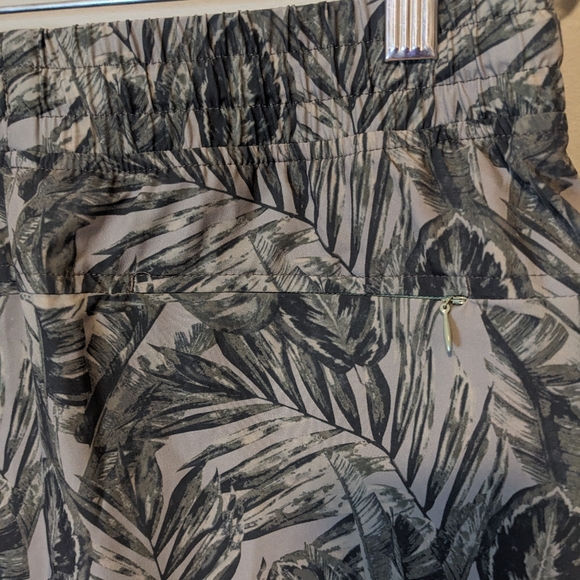 ZeroXposur Green Leaf Print Athletic Skort, size M - Picture 3 of 6